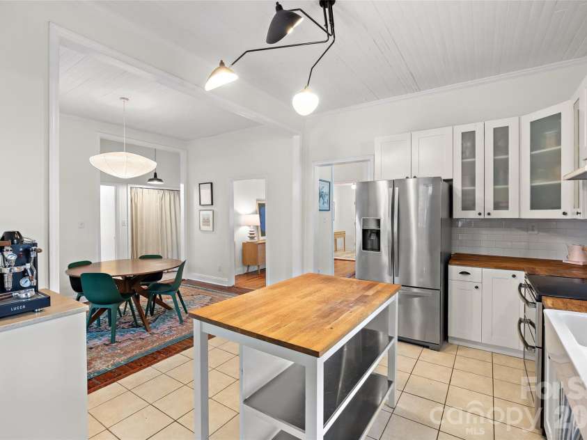 1905 Parson Street, Charlotte, NC 28205.  MLS# CAR4414878, YatesRealty ID 47455. Kitchen