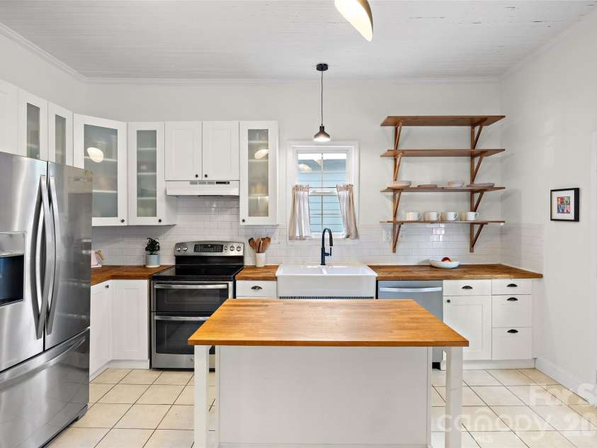 1905 Parson Street, Charlotte, NC 28205.  MLS# CAR4414878, YatesRealty ID 47455. Kitchen