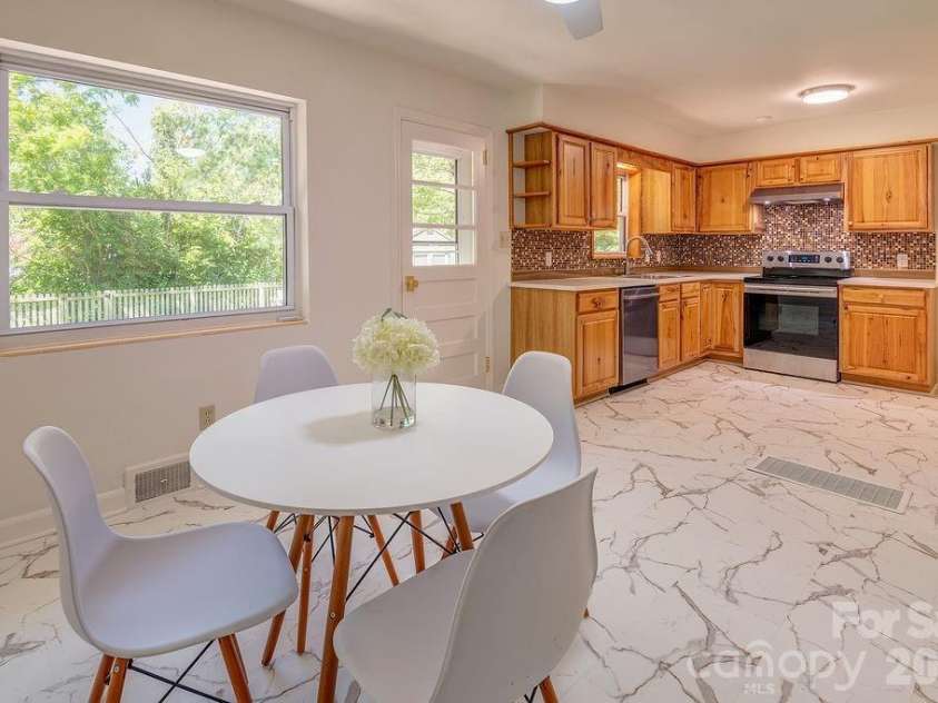 10 Meadowview Road, Asheville, NC 28804.  MLS# CAR4415246, YatesRealty ID 47456. Dine inside or Out