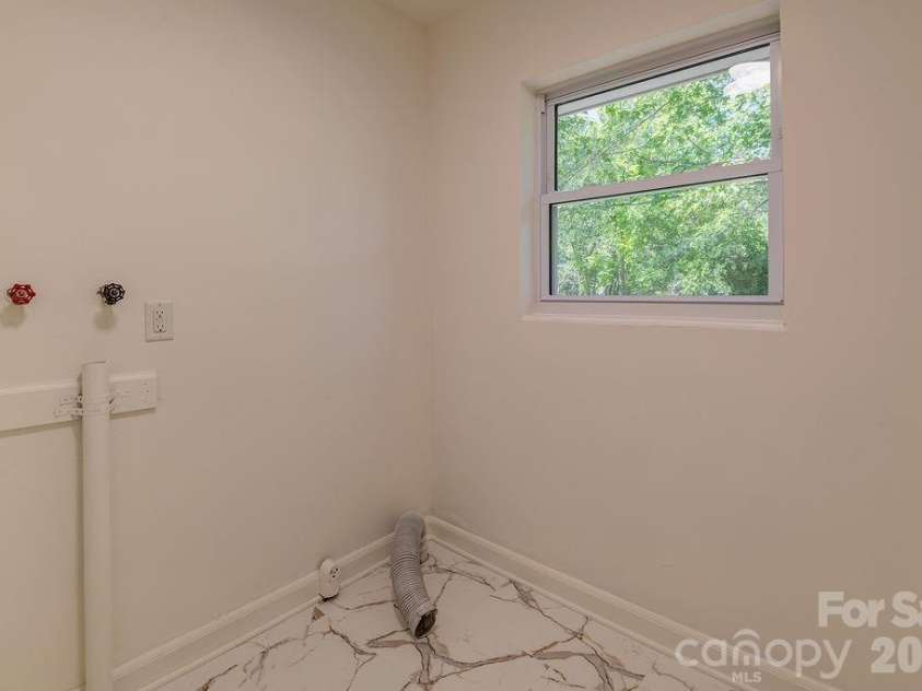 10 Meadowview Road, Asheville, NC 28804.  MLS# CAR4415246, YatesRealty ID 47456. Laundry off Kitchen