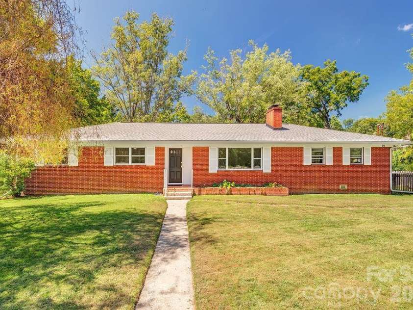 10 Meadowview Road, Asheville, NC 28804.  MLS# CAR4415246, YatesRealty ID 47456. One Level Living w/ a Separate Studio/Apartment