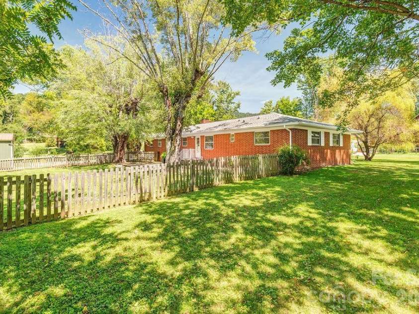 10 Meadowview Road, Asheville, NC 28804.  MLS# CAR4415246, YatesRealty ID 47456. Shaded by Trees