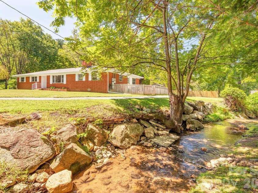 10 Meadowview Road, Asheville, NC 28804.  MLS# CAR4415246, YatesRealty ID 47456. Such a lovely setting