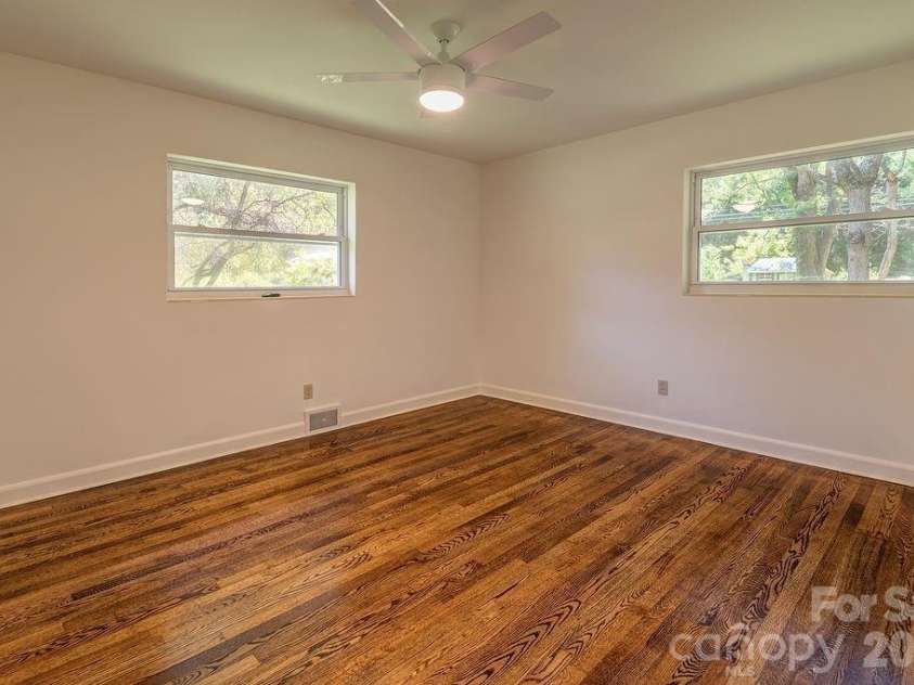 10 Meadowview Road, Asheville, NC 28804.  MLS# CAR4415246, YatesRealty ID 47456. Updated Windows