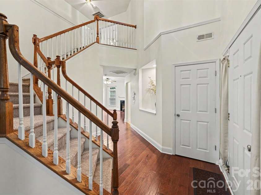 5839 BROOKSTONE Drive, Concord, NC 28027.  MLS# CAR4397657, YatesRealty ID 47457. Beautiful Entry Way!