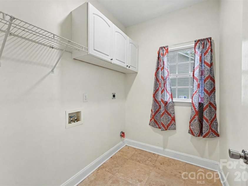 5839 BROOKSTONE Drive, Concord, NC 28027.  MLS# CAR4397657, YatesRealty ID 47457. Laundry Room