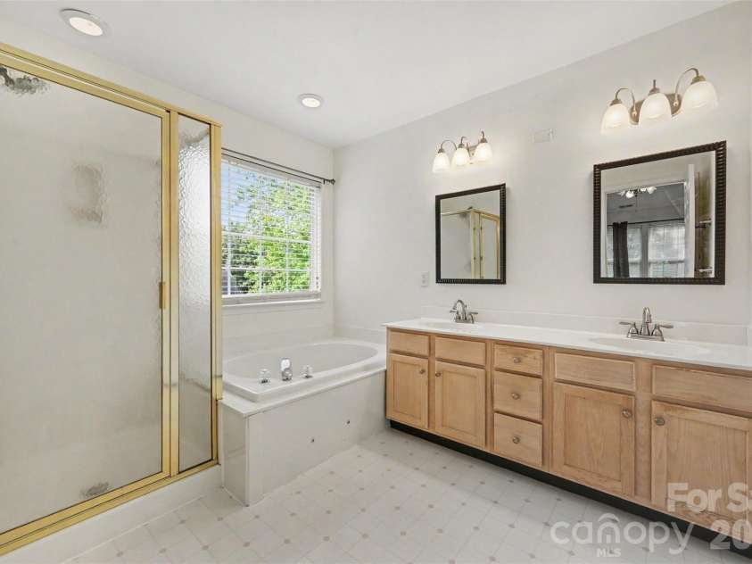 5839 BROOKSTONE Drive, Concord, NC 28027.  MLS# CAR4397657, YatesRealty ID 47457. Master Bath