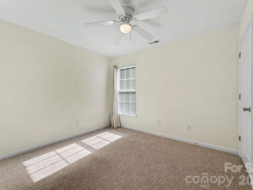 5839 BROOKSTONE Drive, Concord, NC 28027.  MLS# CAR4397657, YatesRealty ID 47457. Upstairs Bath