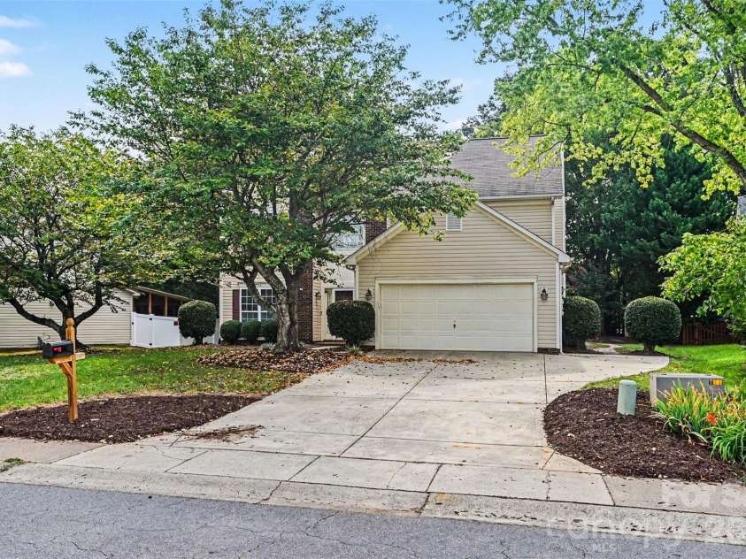 5839 BROOKSTONE Drive, Concord, NC 28027.  MLS# CAR4397657, YatesRealty ID 47457. Welcome Home!