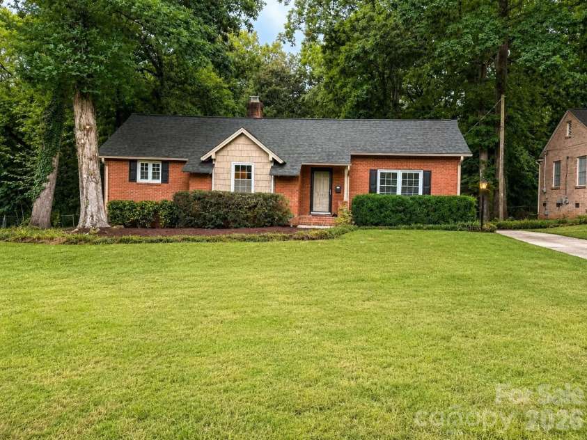 3101 Northampton Drive, Charlotte, NC 28210.  MLS# CAR4410944, YatesRealty ID 47458. 