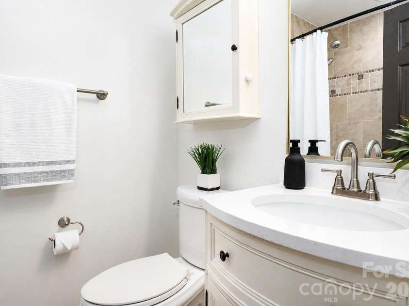 3101 Northampton Drive, Charlotte, NC 28210.  MLS# CAR4410944, YatesRealty ID 47458. 