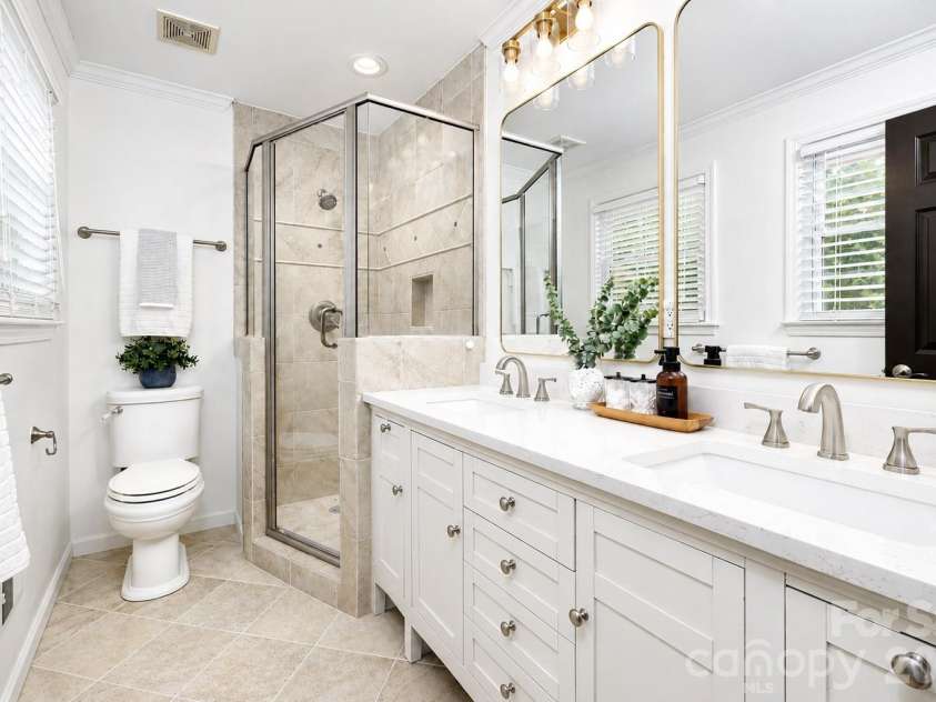 3101 Northampton Drive, Charlotte, NC 28210.  MLS# CAR4410944, YatesRealty ID 47458. 