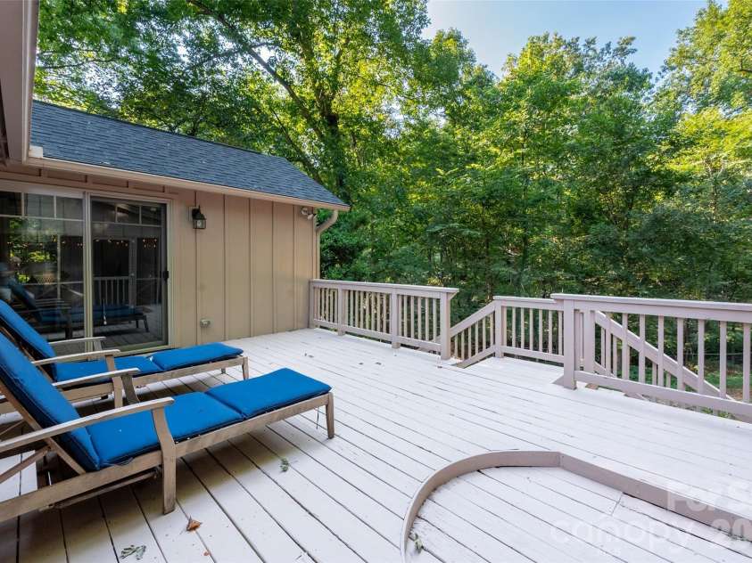 3101 Northampton Drive, Charlotte, NC 28210.  MLS# CAR4410944, YatesRealty ID 47458. 