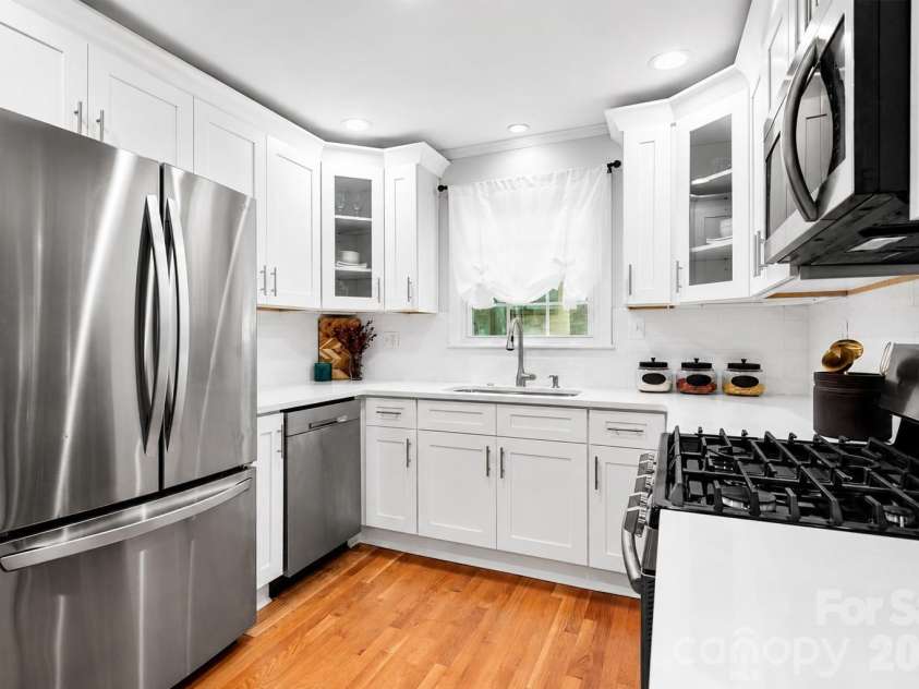 3101 Northampton Drive, Charlotte, NC 28210.  MLS# CAR4410944, YatesRealty ID 47458. 