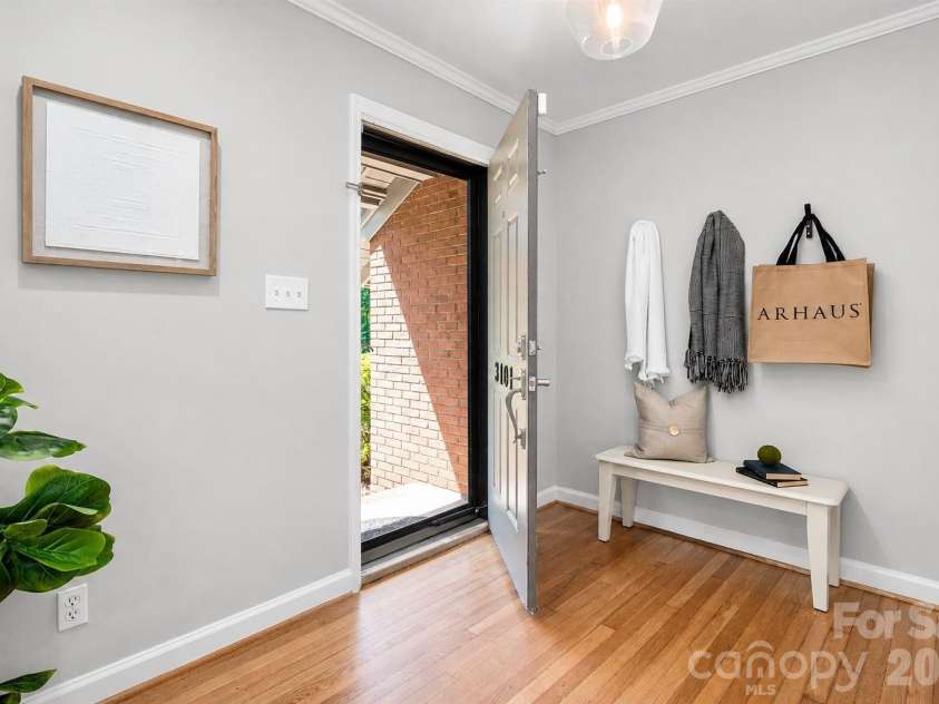 3101 Northampton Drive, Charlotte, NC 28210.  MLS# CAR4410944, YatesRealty ID 47458. 
