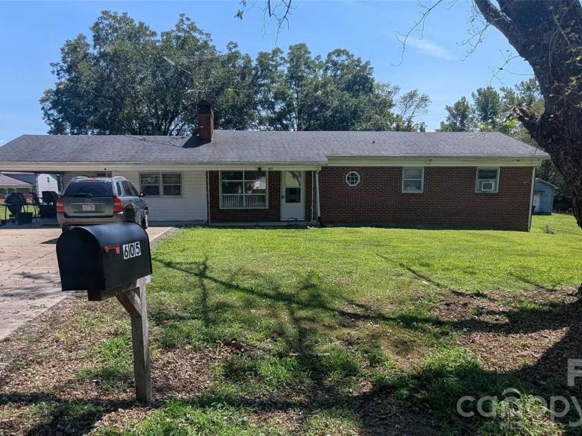 605 Lincoln Lane, Lenoir, NC 28645.  MLS# CAR4411038, YatesRealty ID 47459. 