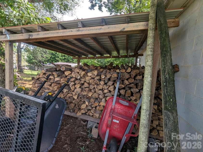 605 Lincoln Lane, Lenoir, NC 28645.  MLS# CAR4411038, YatesRealty ID 47459. 
