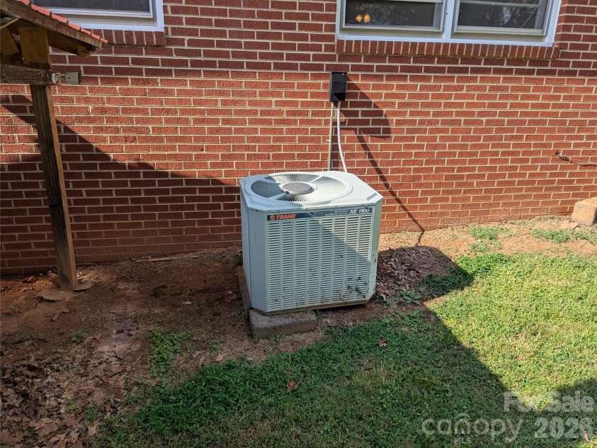 605 Lincoln Lane, Lenoir, NC 28645.  MLS# CAR4411038, YatesRealty ID 47459. 