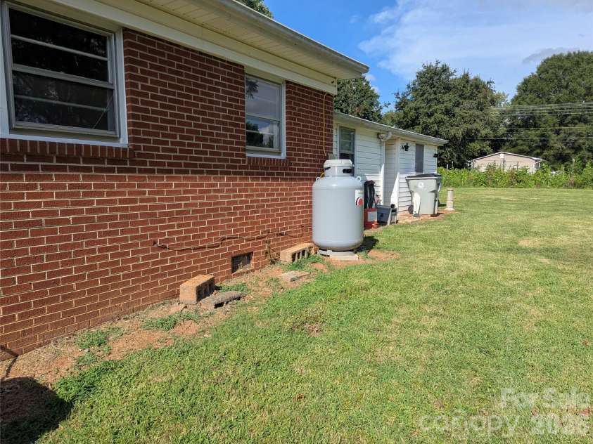 605 Lincoln Lane, Lenoir, NC 28645.  MLS# CAR4411038, YatesRealty ID 47459. 