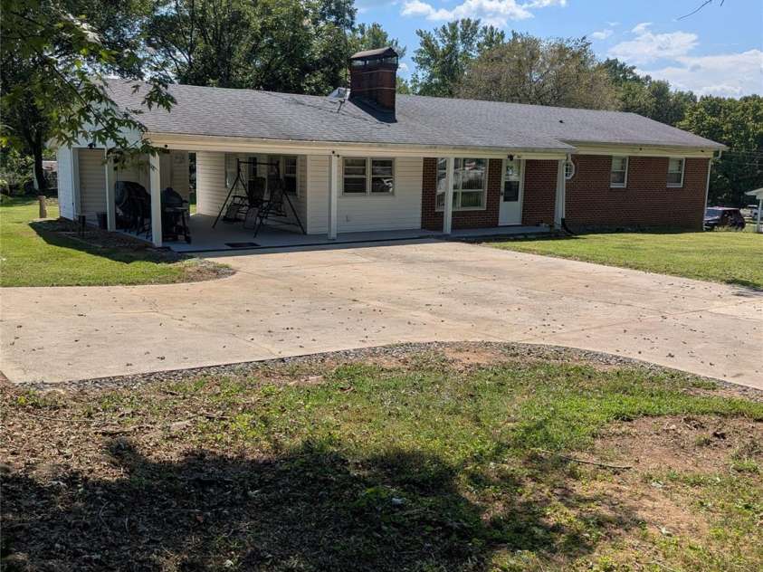 605 Lincoln Lane, Lenoir, NC 28645.  MLS# CAR4411038, YatesRealty ID 47459. 