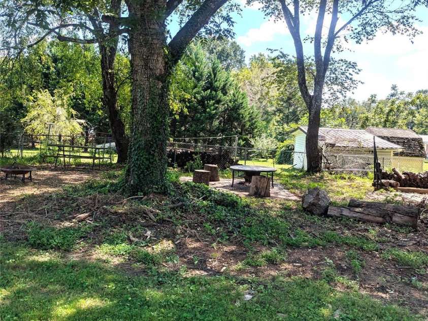 605 Lincoln Lane, Lenoir, NC 28645.  MLS# CAR4411038, YatesRealty ID 47459. 