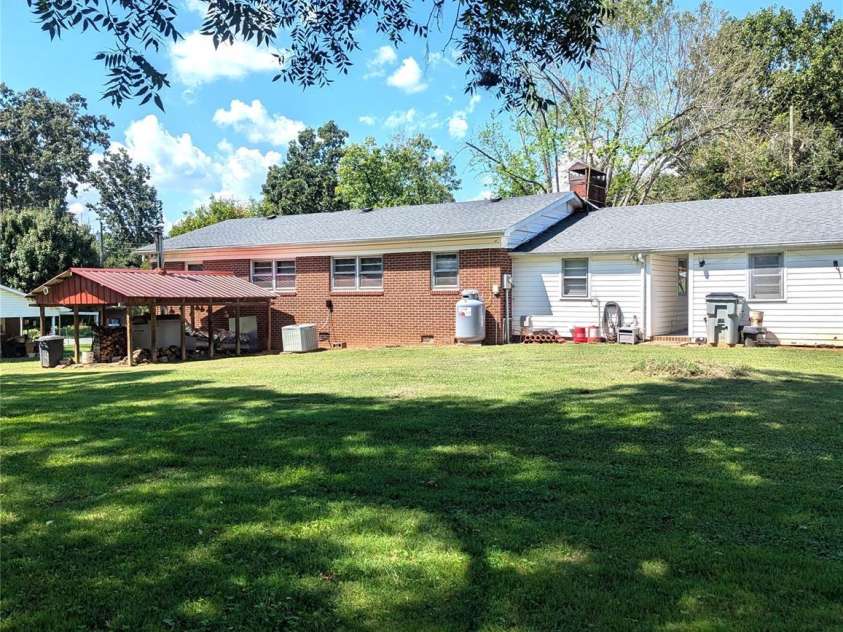 605 Lincoln Lane, Lenoir, NC 28645.  MLS# CAR4411038, YatesRealty ID 47459. 