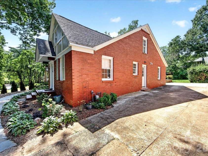 720 Park Avenue, Charlotte, NC 28203.  MLS# CAR4409263, YatesRealty ID 47461. 