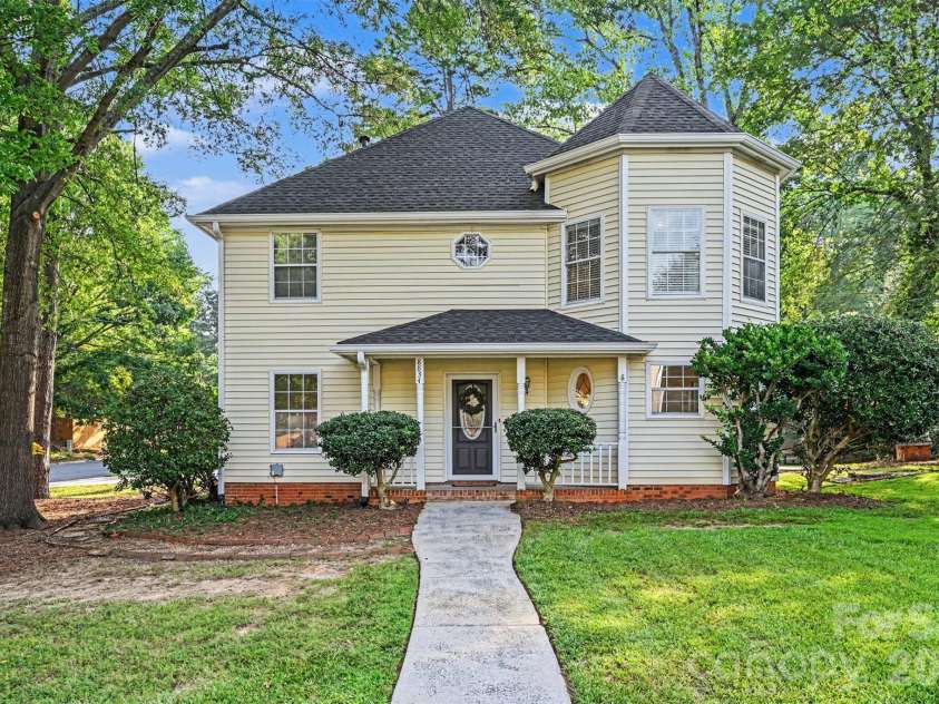 8834 Rittenhouse Circle, Charlotte, NC 28270.  MLS# CAR4413342, YatesRealty ID 47463. 