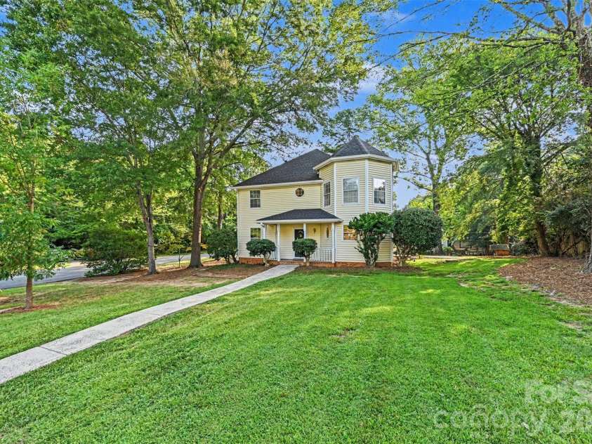 8834 Rittenhouse Circle, Charlotte, NC 28270.  MLS# CAR4413342, YatesRealty ID 47463. 