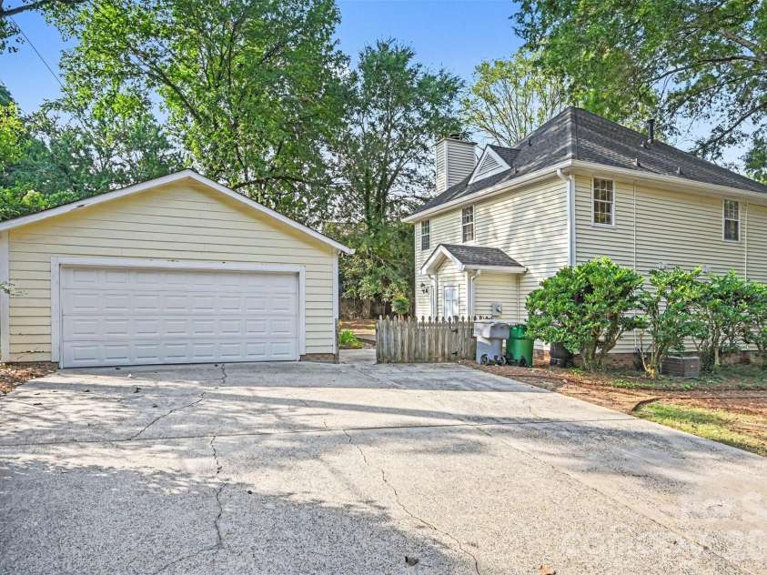 8834 Rittenhouse Circle, Charlotte, NC 28270.  MLS# CAR4413342, YatesRealty ID 47463. Detached side entry garage