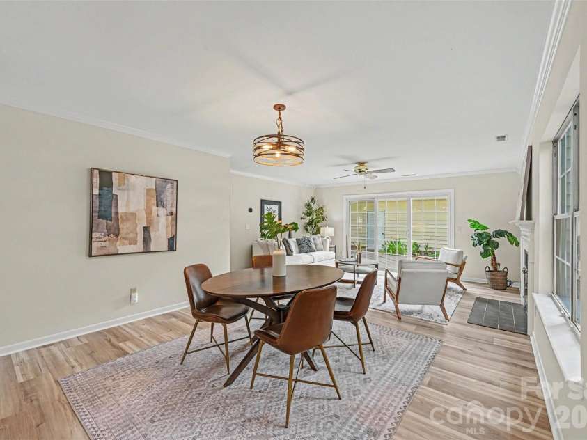 8834 Rittenhouse Circle, Charlotte, NC 28270.  MLS# CAR4413342, YatesRealty ID 47463. Dining room