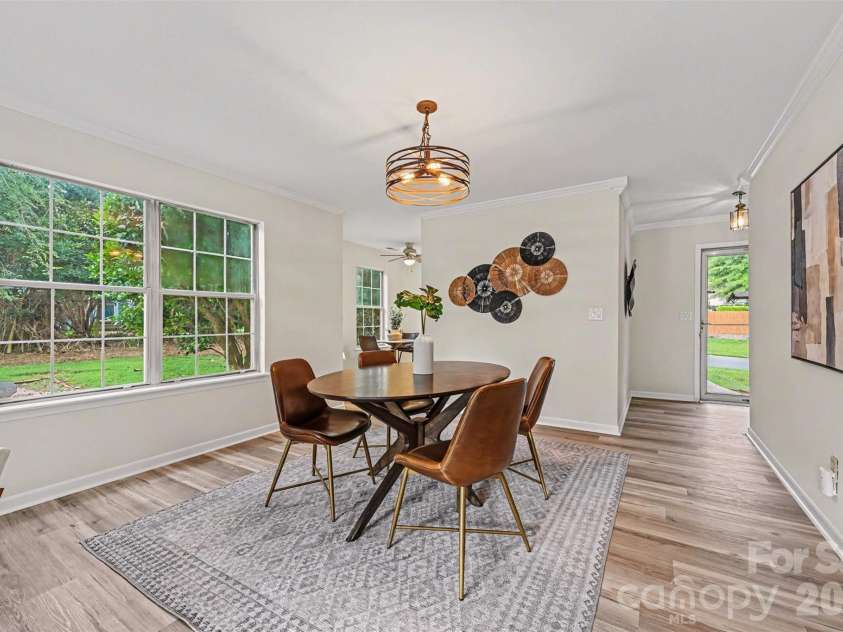 8834 Rittenhouse Circle, Charlotte, NC 28270.  MLS# CAR4413342, YatesRealty ID 47463. Dining room