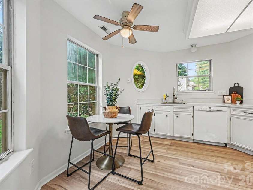 8834 Rittenhouse Circle, Charlotte, NC 28270.  MLS# CAR4413342, YatesRealty ID 47463. Kitchen