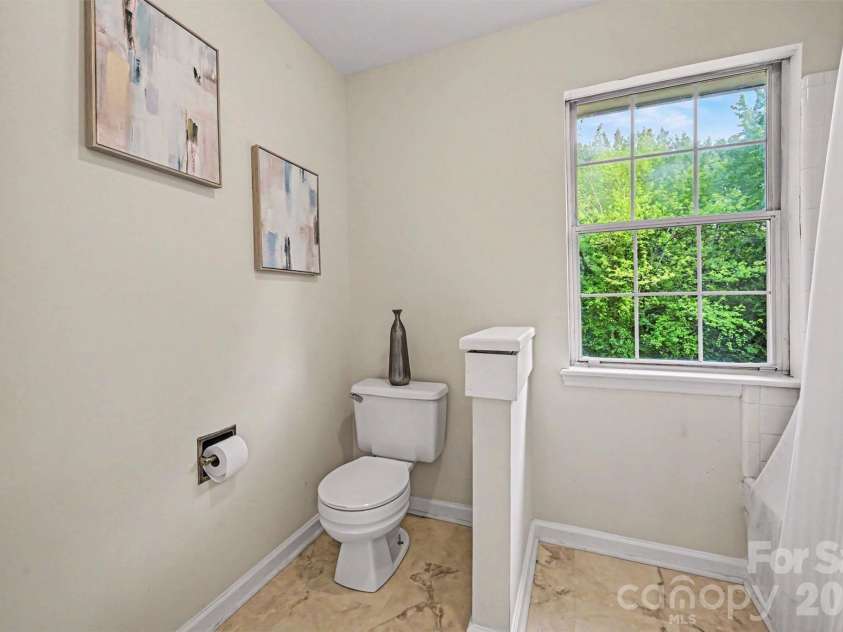 8834 Rittenhouse Circle, Charlotte, NC 28270.  MLS# CAR4413342, YatesRealty ID 47463. Primary bathroom