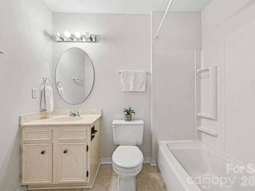 8834 Rittenhouse Circle, Charlotte, NC 28270.  MLS# CAR4413342, YatesRealty ID 47463. Third full bath