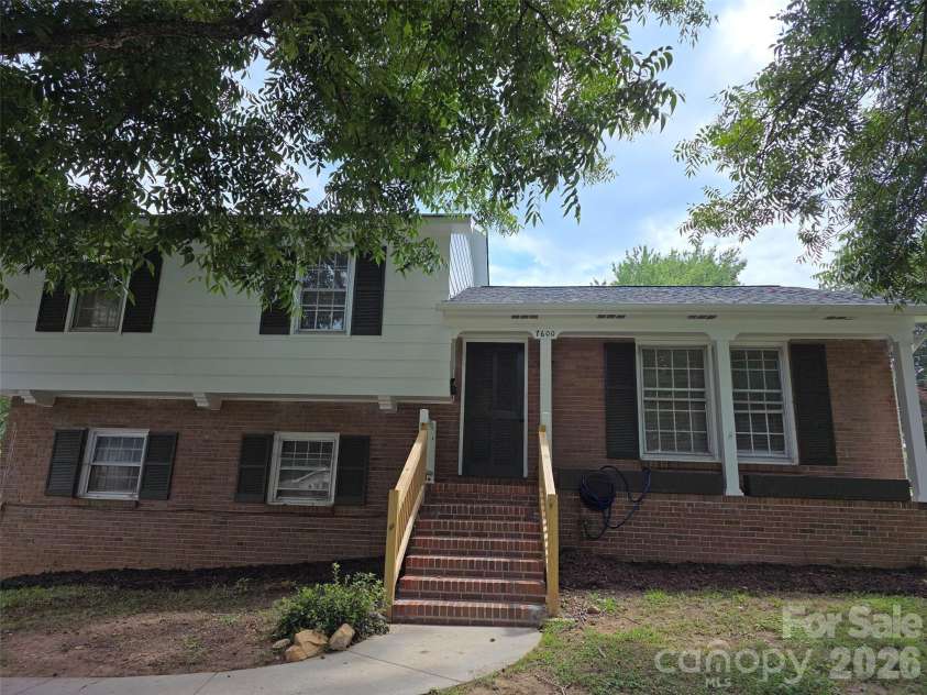 7600 Woodstream Drive, Charlotte, NC 28210.  MLS# CAR4419032, YatesRealty ID 47464. 