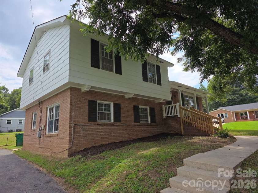 7600 Woodstream Drive, Charlotte, NC 28210.  MLS# CAR4419032, YatesRealty ID 47464. 