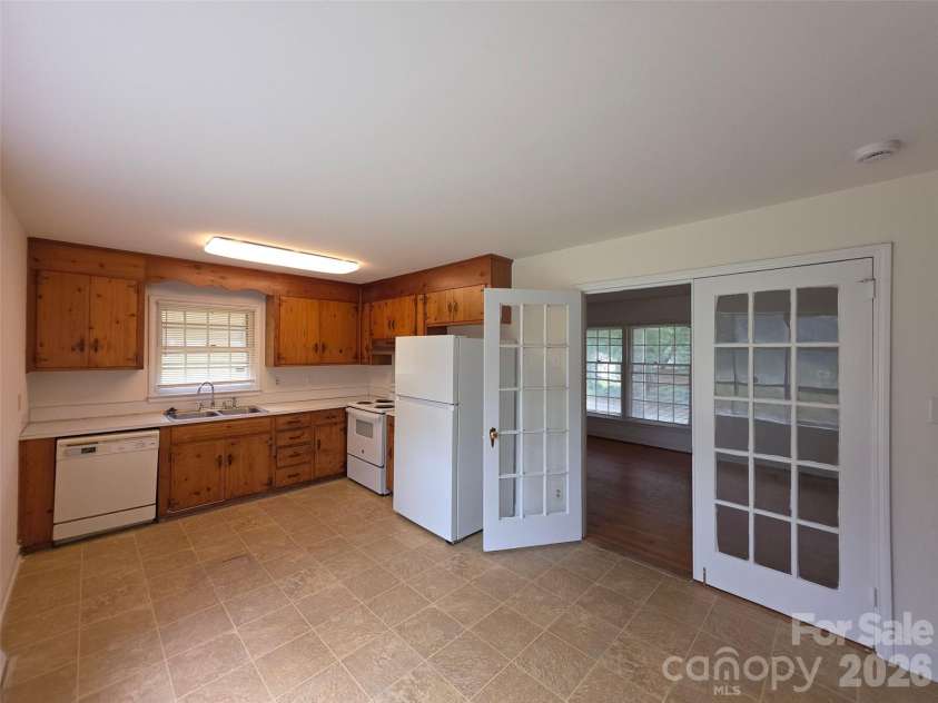 7600 Woodstream Drive, Charlotte, NC 28210.  MLS# CAR4419032, YatesRealty ID 47464. 