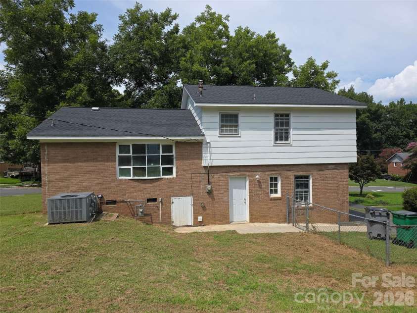 7600 Woodstream Drive, Charlotte, NC 28210.  MLS# CAR4419032, YatesRealty ID 47464. 