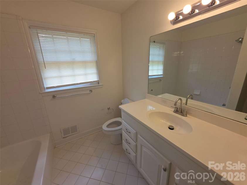7600 Woodstream Drive, Charlotte, NC 28210.  MLS# CAR4419032, YatesRealty ID 47464. 
