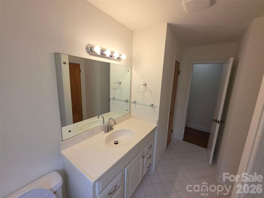 7600 Woodstream Drive, Charlotte, NC 28210.  MLS# CAR4419032, YatesRealty ID 47464. 