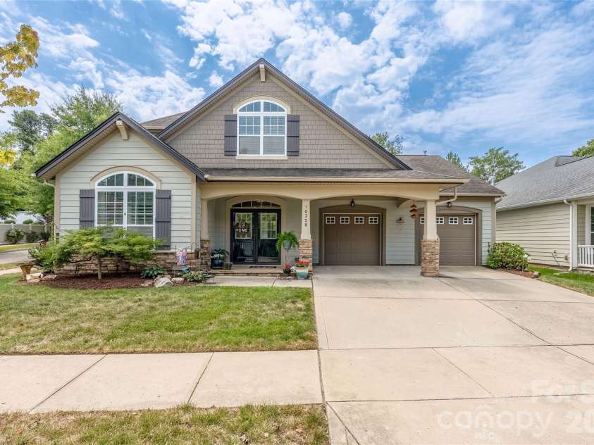 10328 Drake Hill Drive, Huntersville, NC 28078.  MLS# CAR4425644, YatesRealty ID 47465. 