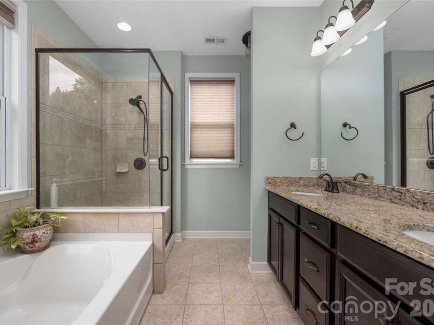 10328 Drake Hill Drive, Huntersville, NC 28078.  MLS# CAR4425644, YatesRealty ID 47465. 