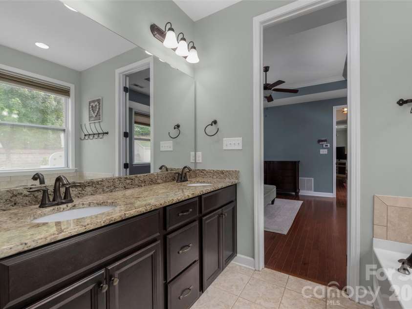 10328 Drake Hill Drive, Huntersville, NC 28078.  MLS# CAR4425644, YatesRealty ID 47465. 