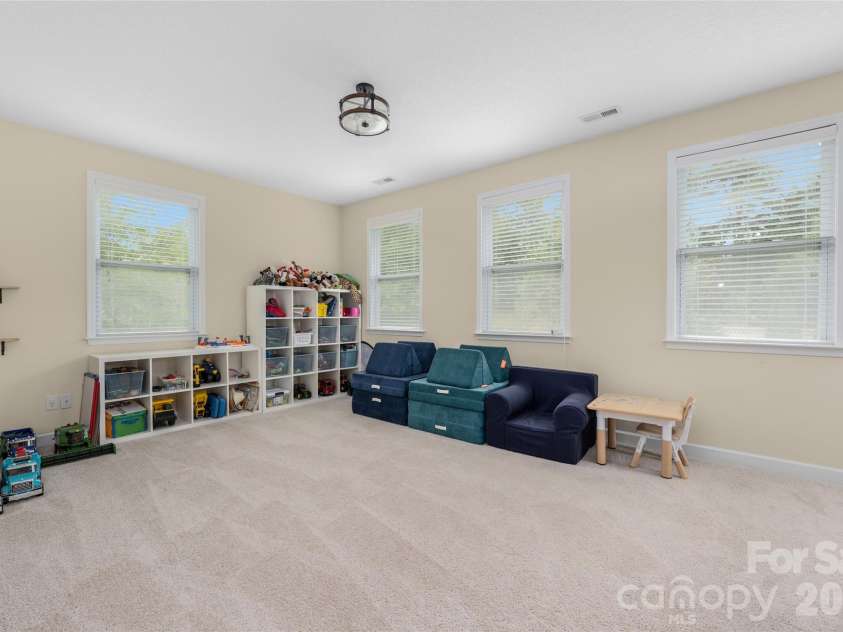 10328 Drake Hill Drive, Huntersville, NC 28078.  MLS# CAR4425644, YatesRealty ID 47465. 