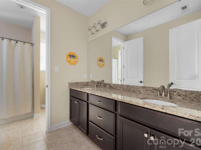 10328 Drake Hill Drive, Huntersville, NC 28078.  MLS# CAR4425644, YatesRealty ID 47465. 