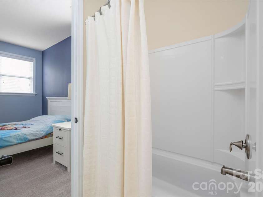 10328 Drake Hill Drive, Huntersville, NC 28078.  MLS# CAR4425644, YatesRealty ID 47465. 