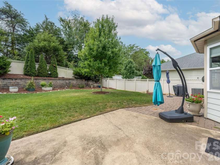 10328 Drake Hill Drive, Huntersville, NC 28078.  MLS# CAR4425644, YatesRealty ID 47465. 