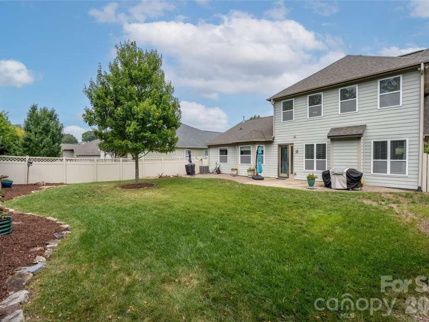 10328 Drake Hill Drive, Huntersville, NC 28078.  MLS# CAR4425644, YatesRealty ID 47465. 