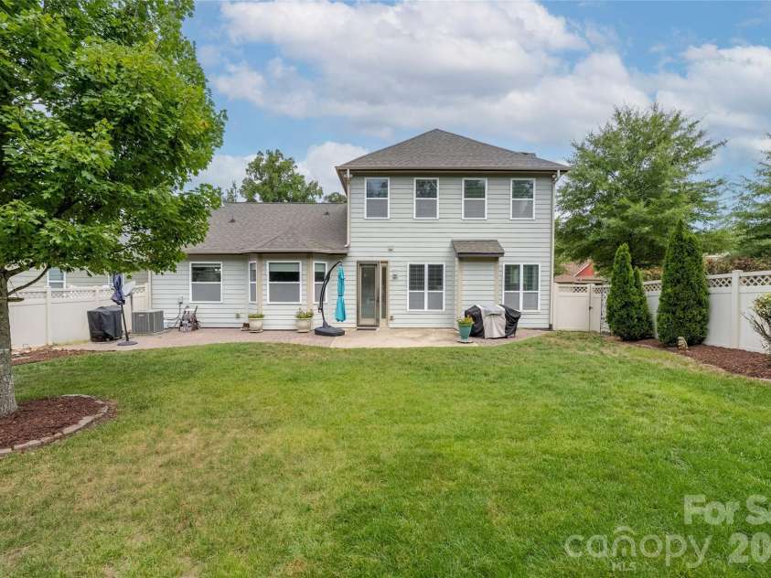10328 Drake Hill Drive, Huntersville, NC 28078.  MLS# CAR4425644, YatesRealty ID 47465. 